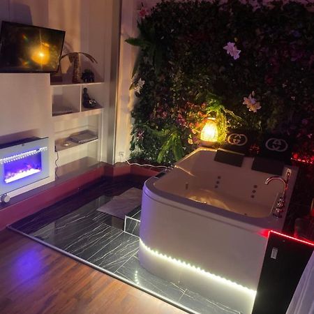 Jacuzzi 9Em Paris Exterior foto