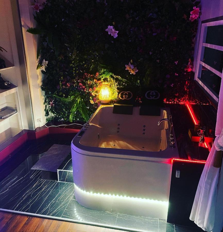Jacuzzi 9Em Paris Exterior foto